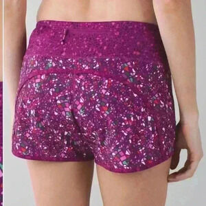 Lululemon Run Times Short
Paradise Camo Multi / Paradise Geo Regal Plum Mult